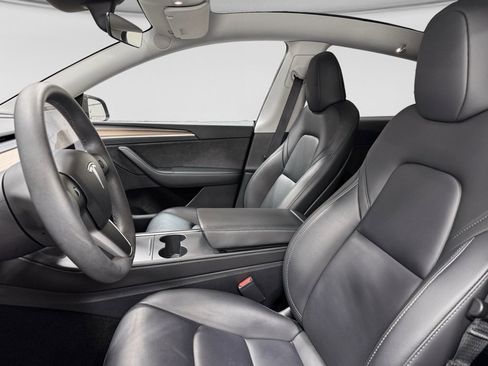 Used 2025 Tesla Model Y Long Range image 15