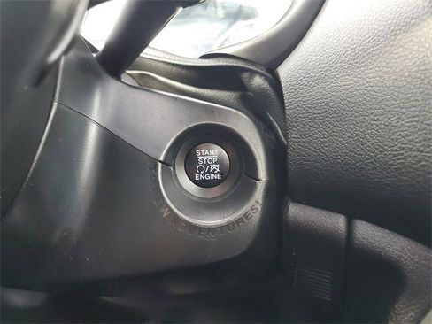 Used 2018 Jeep Renegade Altitude w/ UConnect 8.4 Nav Group image 16