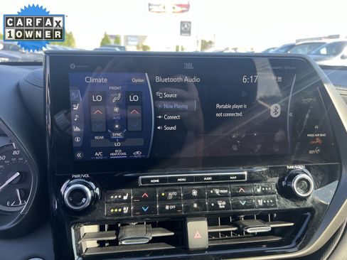 Used 2021 Toyota Highlander Limited FWD image 23