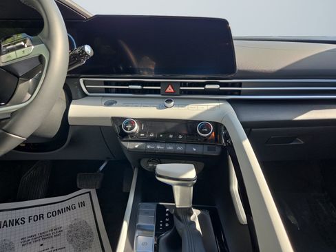 Certified 2025 Hyundai Elantra Limited FWD image 13