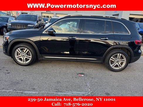 Used 2021 Mercedes-Benz GLB 250 4MATIC w/ Premium Package image 2