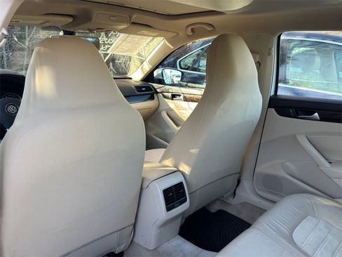 Used 2014 Volkswagen Passat TDI SEL Premium image 27