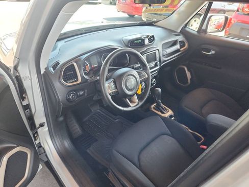 Used 2015 Jeep Renegade Latitude FWD image 7