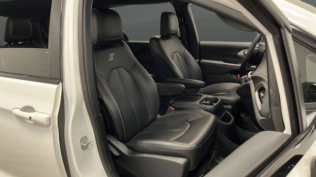 Used 2024 Chrysler Pacifica Limited FWD image 24
