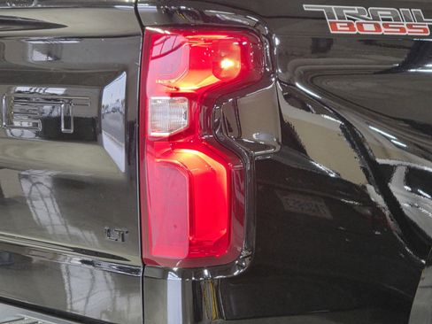 Used 2020 Chevrolet Silverado 1500 LT Trail Boss w/ Midnight Edition image 13