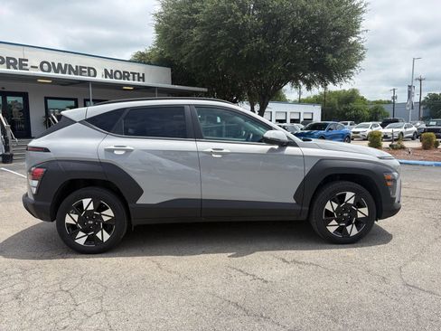 Used 2024 Hyundai Kona SEL AWD/4WD image 2