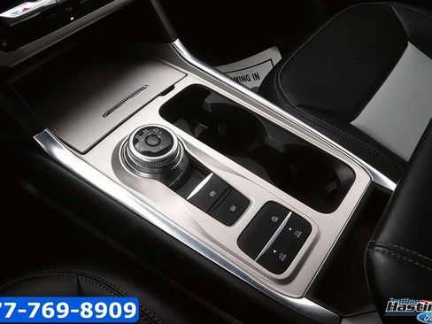 Used 2022 Ford Explorer XLT w/ Equipment Group 202A image 21