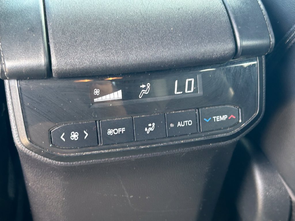 Used 2023 Toyota Highlander XSE FWD image 25