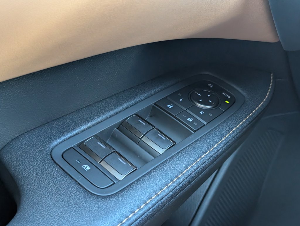 Used 2025 Lexus RX 350 Premium w/ Accessory Package (Z1) FWD image 16