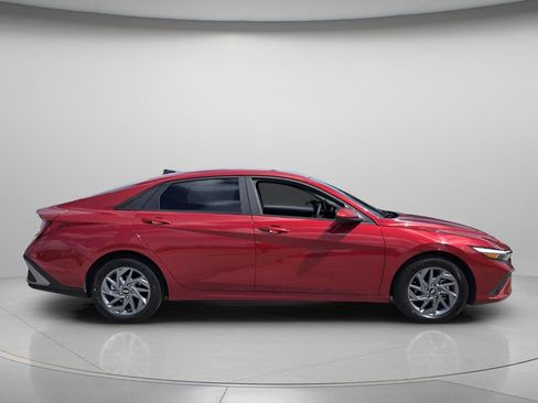 Certified 2024 Hyundai Elantra SEL FWD image 4