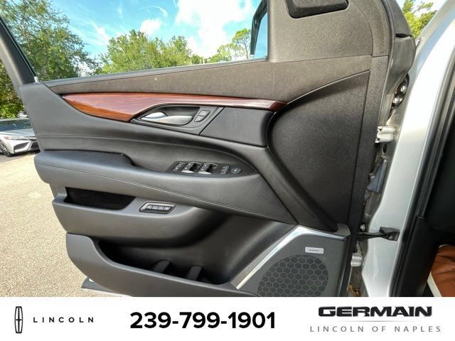 Used 2016 Cadillac Escalade ESV Luxury AWD/4WD image 12