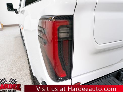 Used 2024 GMC Sierra 2500 AT4 w/ AT4 Premium Plus Package image 9