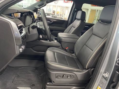Certified 2025 GMC Yukon Elevation w/ LPO, Yukon Black Package AWD/4WD image 14