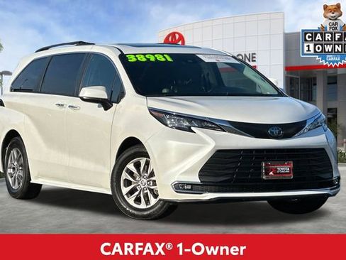 Used 2023 Toyota Sienna XLE image 2
