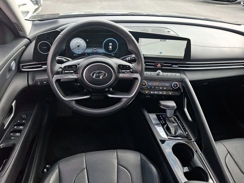 Certified 2023 Hyundai Elantra Limited FWD image 11