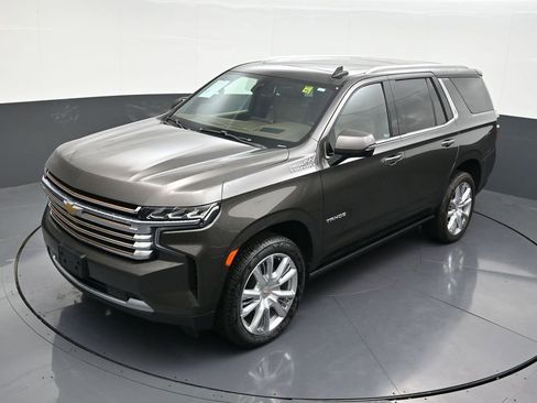 Used 2021 Chevrolet Tahoe High Country w/ Premium Package image 16