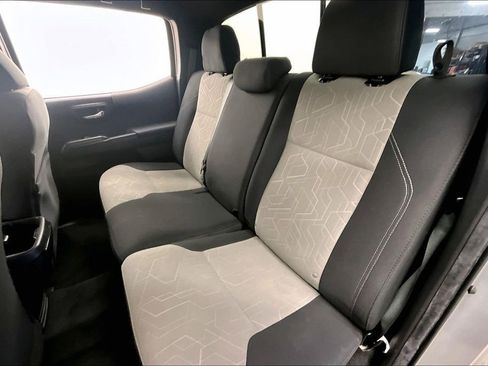 Used 2022 Toyota Tacoma w/ SR5 Package image 22