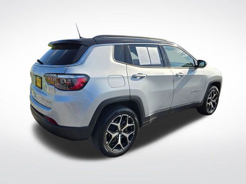 Used 2025 Jeep Compass Limited AWD/4WD image 3
