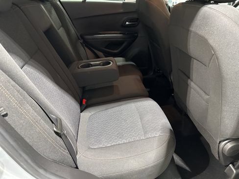 Used 2022 Chevrolet Trax LS w/ Tint and Cruise Package AWD/4WD image 19