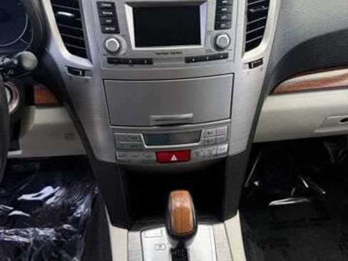 Used 2014 Subaru Outback 2.5i Limited w/ Moonroof Package AWD/4WD image 14