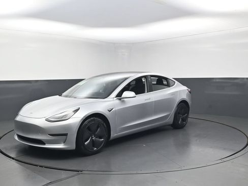 Used 2018 Tesla Model 3 Long Range RWD image 2