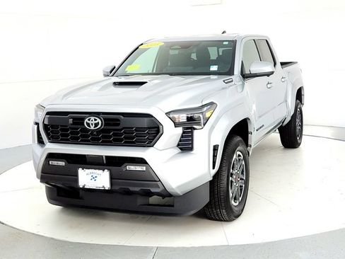 Used 2025 Toyota Tacoma TRD Sport w/ TRD Sport Premium Package AWD/4WD image 2