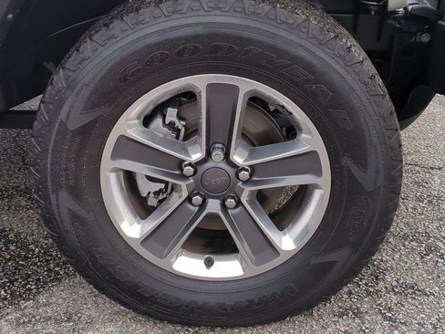 Used 2021 Jeep Wrangler Unlimited Sahara image 11