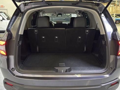 Used 2025 Honda Pilot EX image 22
