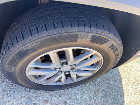 Used 2017 GMC Acadia SLE FWD image 31