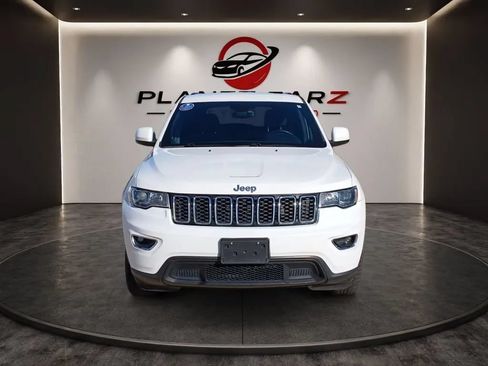 Used 2017 Jeep Grand Cherokee Laredo AWD/4WD image 8