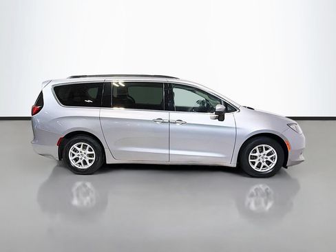 Used 2021 Chrysler Voyager Lxi FWD image 6