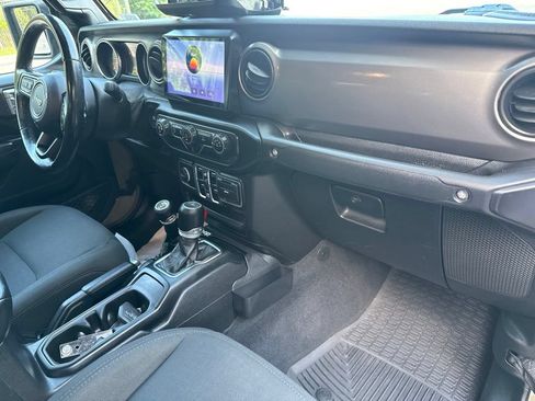 Used 2020 Jeep Gladiator Sport w/ Quick Order Package 24S AWD/4WD image 12