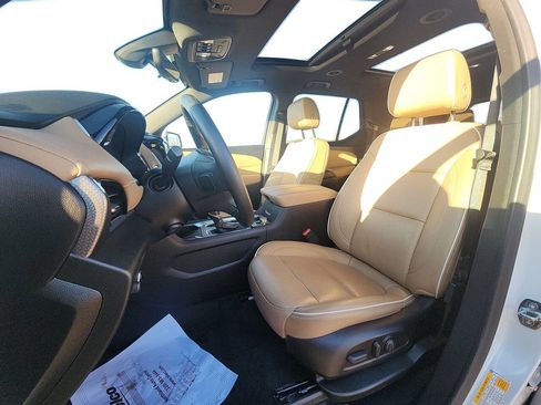 Used 2023 Chevrolet Traverse Premier image 46