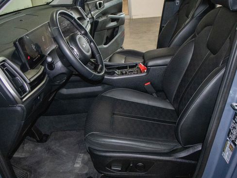 Used 2025 Kia Sorento S w/ Panoramic Sunroof Package image 8