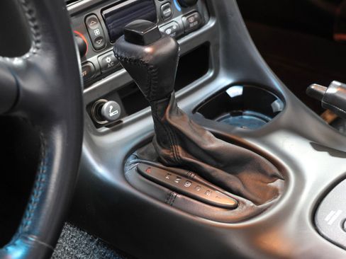 Used 2002 Chevrolet Corvette Coupe w/ Preferred Equipment Group1 image 7