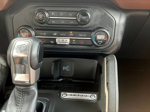 Used 2024 Ford Bronco Outer Banks image 35