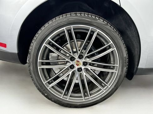 Used 2026 Porsche Macan AWD/4WD image 34