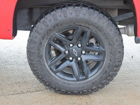 Used 2020 Chevrolet Silverado 1500 LT Trail Boss image 28