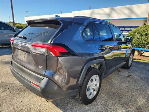 Used 2019 Toyota RAV4 LE image 4
