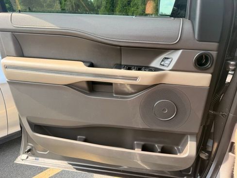 Used 2018 Ford Expedition Max XLT w/ Equipment Group 202A AWD/4WD image 22