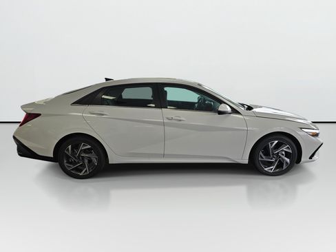 New 2026 Hyundai Elantra Limited FWD image 3