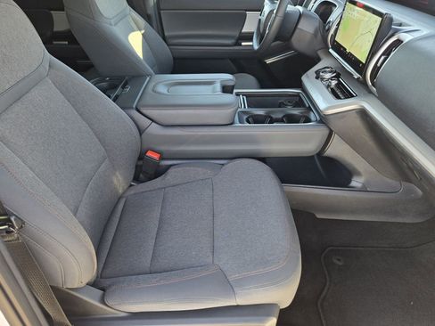 Used 2025 Ford Expedition Active image 13