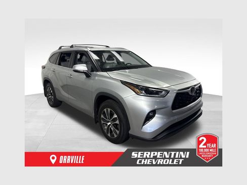 Used 2021 Toyota Highlander XLE AWD/4WD image 1