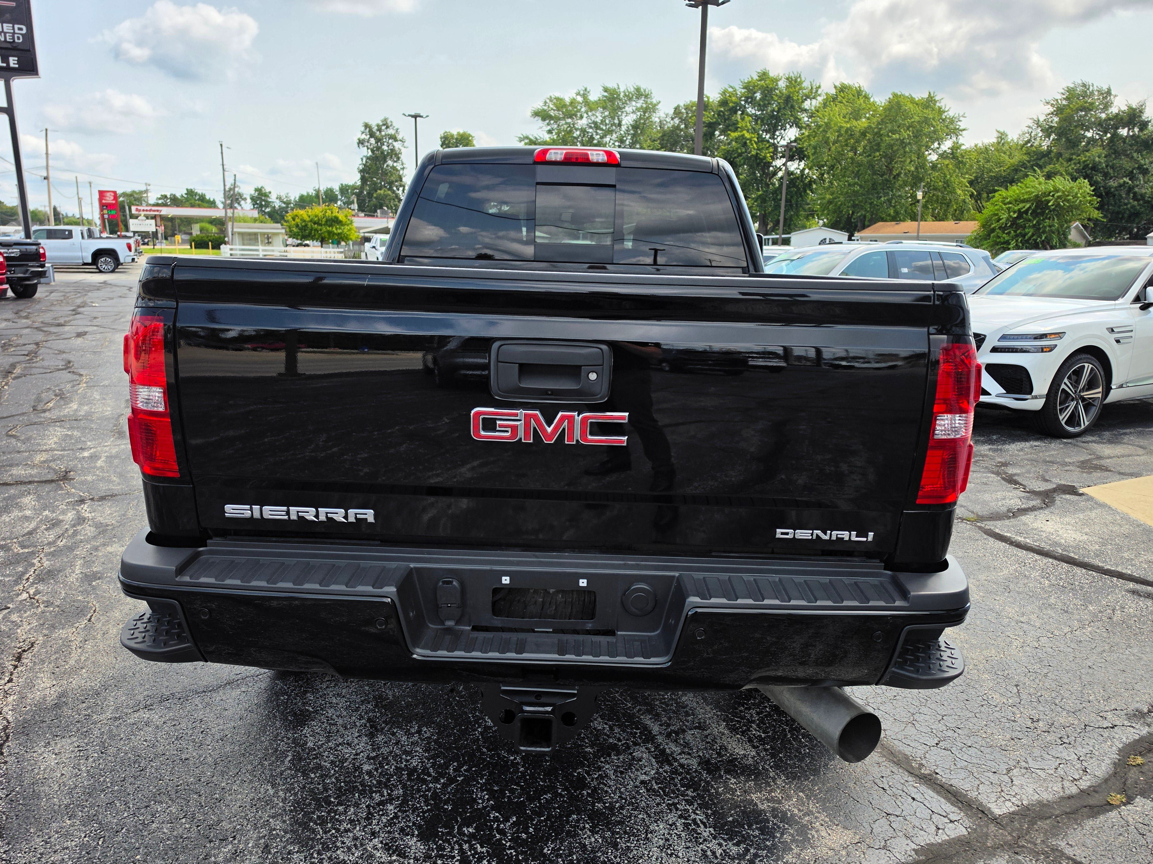 Used 2018 GMC Sierra 2500 Denali w/ Duramax Plus Package AWD/4WD image 5