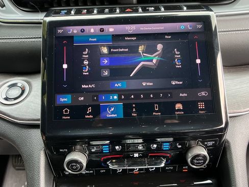 Used 2023 Jeep Grand Cherokee Overland w/ Luxury Tech Group IV AWD/4WD image 17