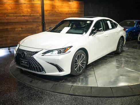 Used 2022 Lexus ES 250 w/ Premium Package AWD/4WD image 2