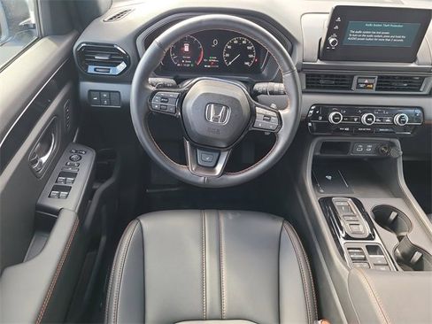 Used 2025 Honda Pilot TrailSport image 20