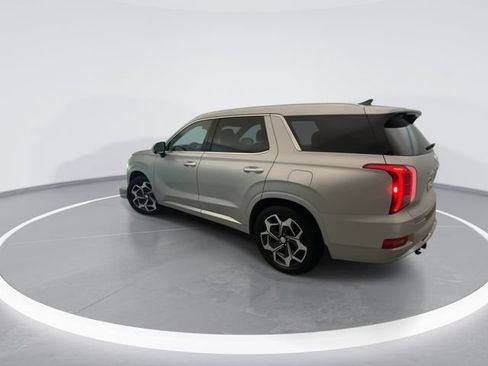 Used 2022 Hyundai Palisade Calligraphy w/ Winter Package FWD image 2
