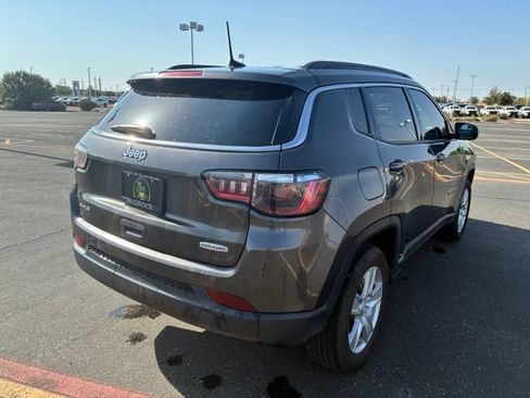 Used 2022 Jeep Compass Latitude w/ Convenience Group AWD/4WD image 5