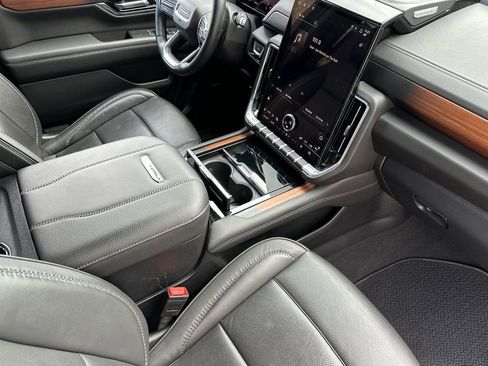 Used 2025 GMC Yukon Denali image 17